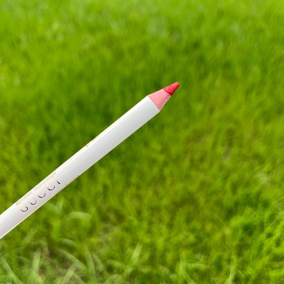 NWT 💋Gucci Beauty 3 Pack Lipsticks Boxed Set in Rouge Red & Gucci Lip Liner - Picture 3 of 16